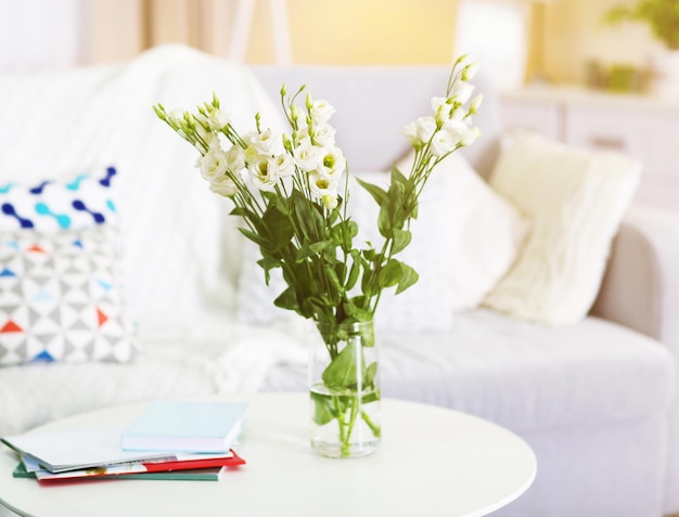 Bellissimo bouquet di fiori bianchi da vicino