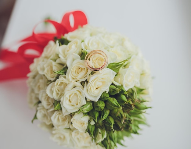 Bellissimo bouquet di fiori da sposa