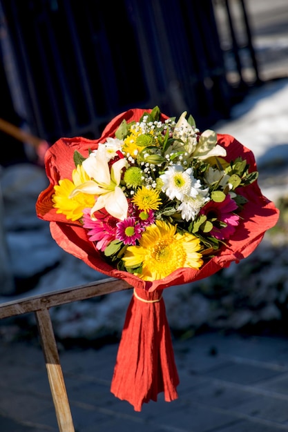 Bellissimo bouquet di fiori di vario tipo