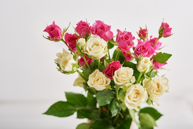 Bellissimo bouquet di rose come regalo