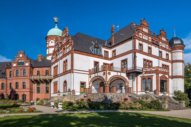 Bellissimo castello da favola di Wiligrad in una giornata estiva