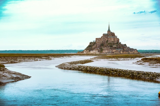 Bellissimo castello famoso MontSaintMichel