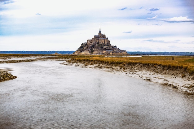 Bellissimo castello famoso MontSaintMichel