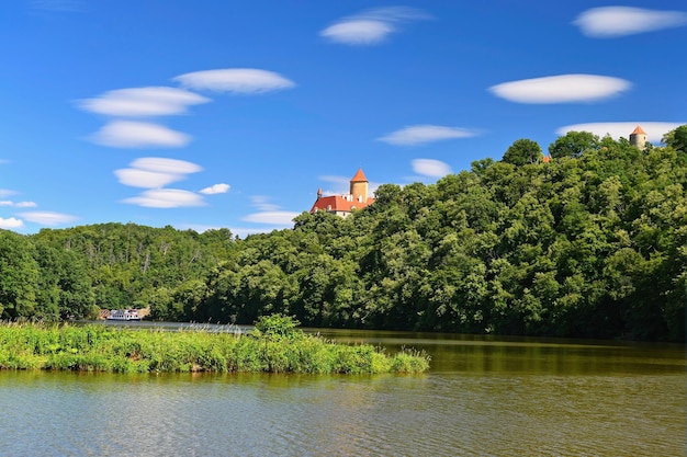 Bellissimo castello gotico Veveri La città di Brno presso la diga di Brno Moravia meridionale Repubblica Ceca Europa centrale