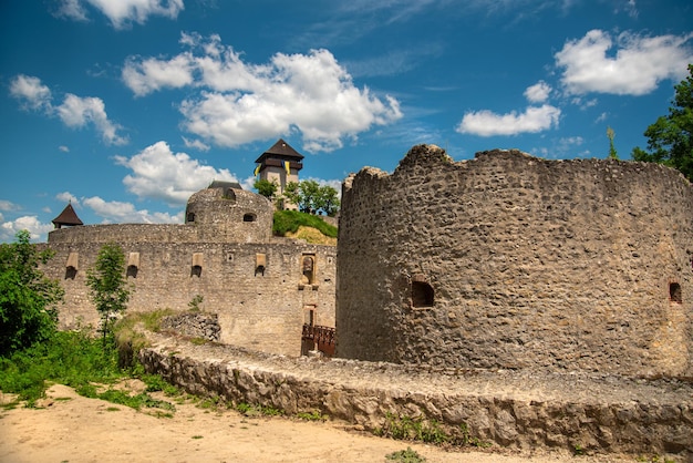 Bellissimo castello storico in Europa. Castello di Trencin, Slovacchia.