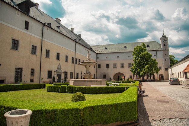 Bellissimo castello storico in Slovacchia, castello di Cerveny kamen.