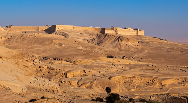 Bellissimo castello su una montagna a Gerusalemme