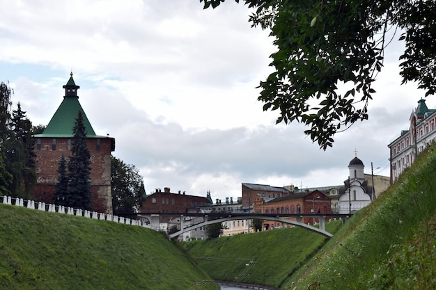 Bellissimo Cremlino sulla collina. Nizhny Novgorod