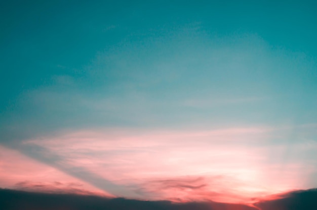 Bellissimo il naturale del cielo blu