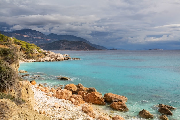 Bellissimo mare al tramonto in Turchia