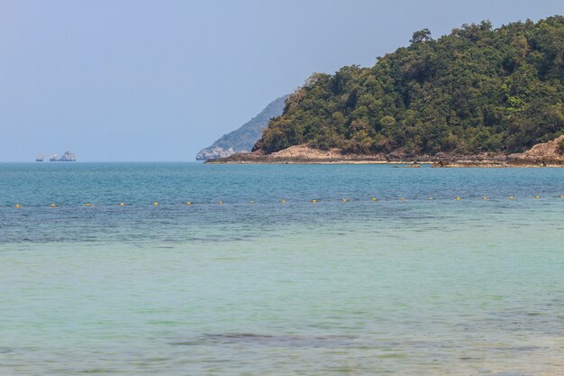 bellissimo mare tropicale in estate