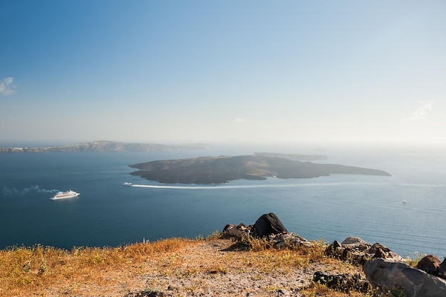 Bellissimo paesaggio con vista mare al tramonto. Isola di Santorini, Grecia.