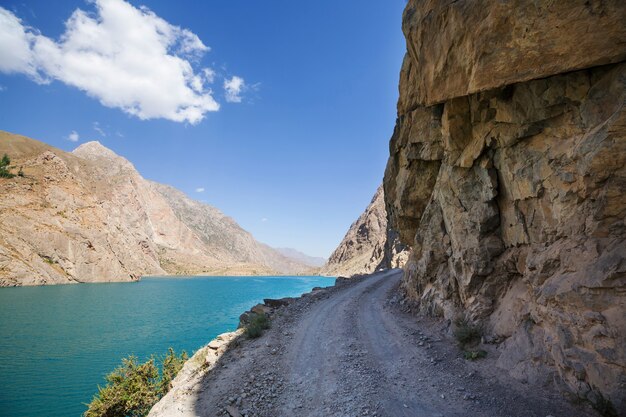 Bellissimo paesaggio delle montagne Fanns, Tagikistan