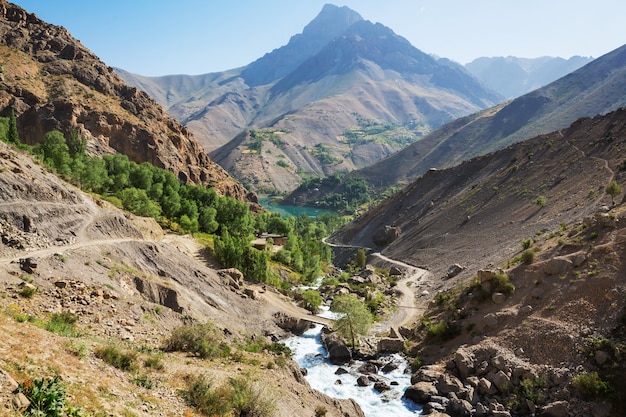 Bellissimo paesaggio delle montagne Fanns, Tagikistan