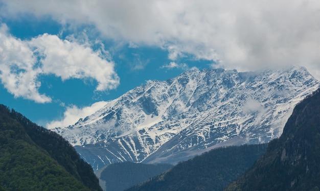 Bellissimo paesaggio di alta montagna in Georgia