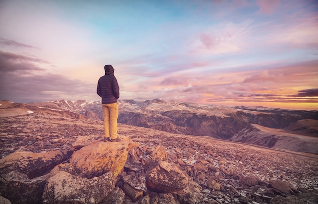 Bellissimo paesaggio di Beartooth Pass. Shoshone National Forest, Wyoming, Stati Uniti. Scena di alba.