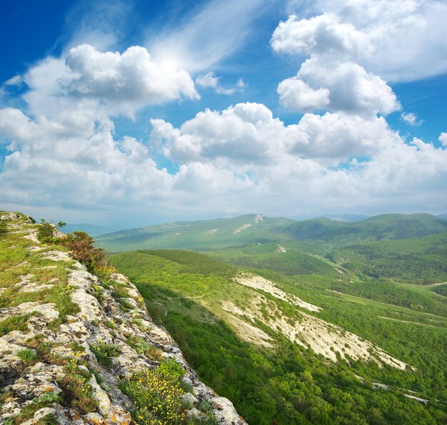 Bellissimo paesaggio di montagna