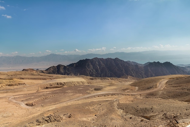 Bellissimo paesaggio di montagne nel deserto di Arava