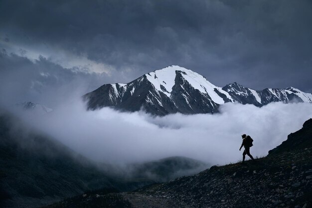 Bellissimo paesaggio di montagne