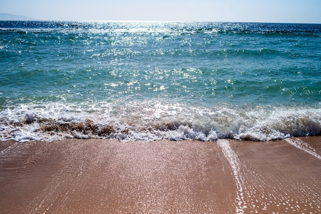 Bellissimo paesaggio di sabbia e mare