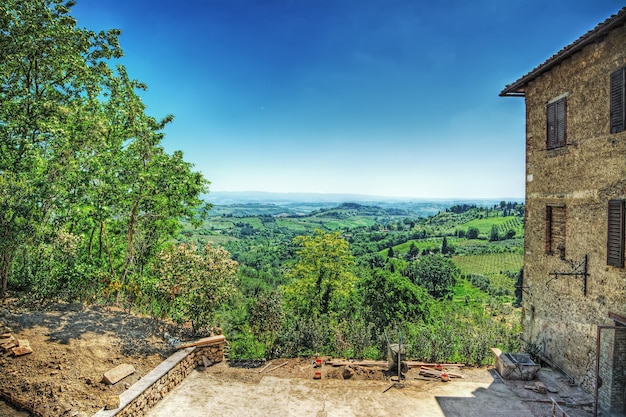 Bellissimo paesaggio di San Gimignano circostante l'Italia