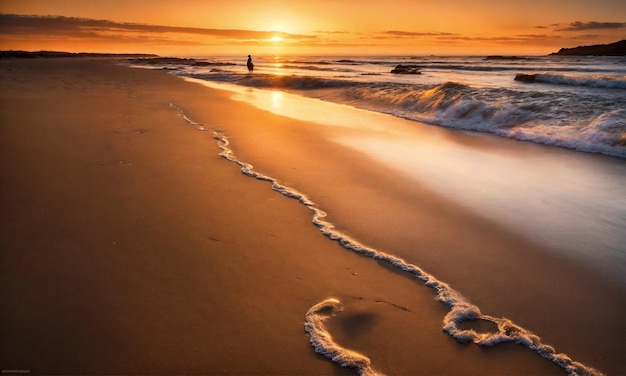 Bellissimo paesaggio di tramonto tropicale sabbia bianca vista sul mare con orizzonte colorato crepuscolo cielo calma e relax
