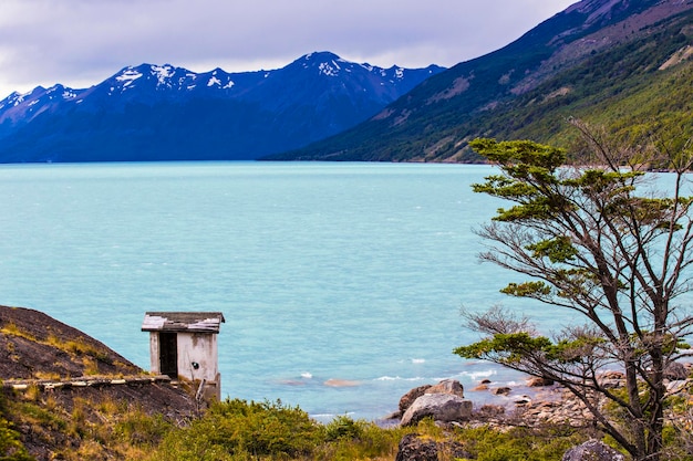 Bellissimo paesaggio lacustre turchese nel Parco Nazionale Parque Nacional Los Glaciares in Patagonia,