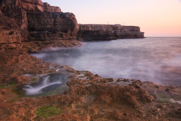 Bellissimo paesaggio marino Costo roccioso occidentale della Crimea Europa Ucraina