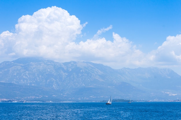 Bellissimo paesaggio mediterraneo. Montenegro, mare Adriatico.