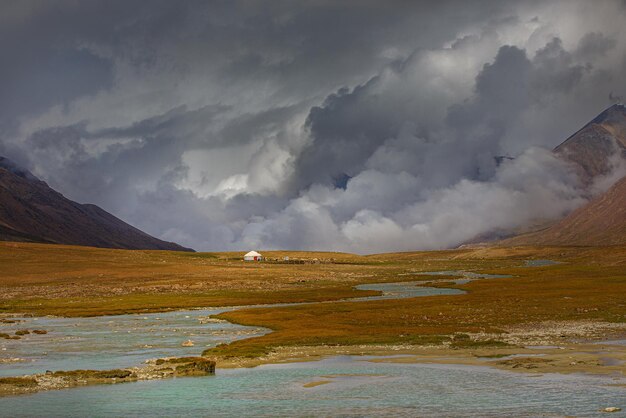 Bellissimo paesaggio montano