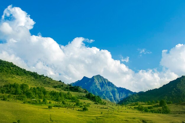 Bellissimo paesaggio montano