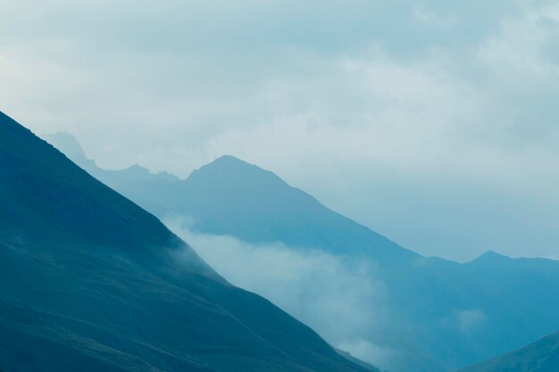 Bellissimo paesaggio montano