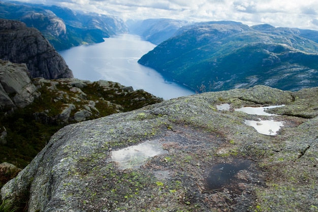 Bellissimo paesaggio naturale in Norvegia. Incredibile natura selvaggia in Europa.