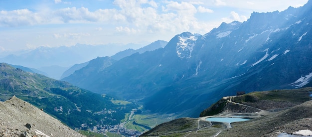 Bellissimo paesaggio od villaggio di montagna