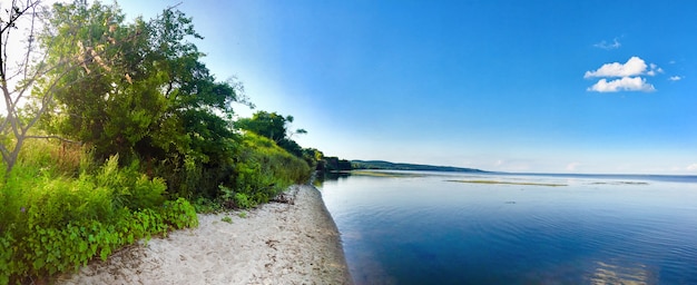 Bellissimo paesaggio panoramico del bacino idrico di Kaniv