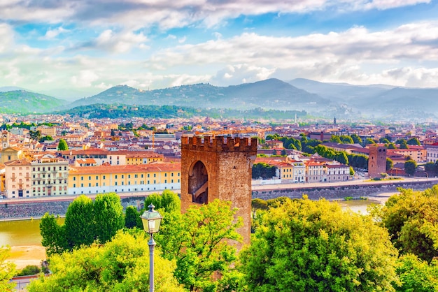 Bellissimo paesaggio sopra il panorama sulla vista storica di Firenze da Piazzale Michelangelo Point Ora mattutina