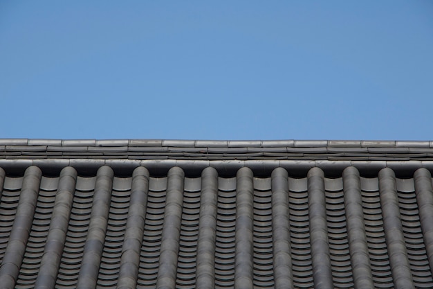 Bellissimo palazzo antico con cielo blu in Corea