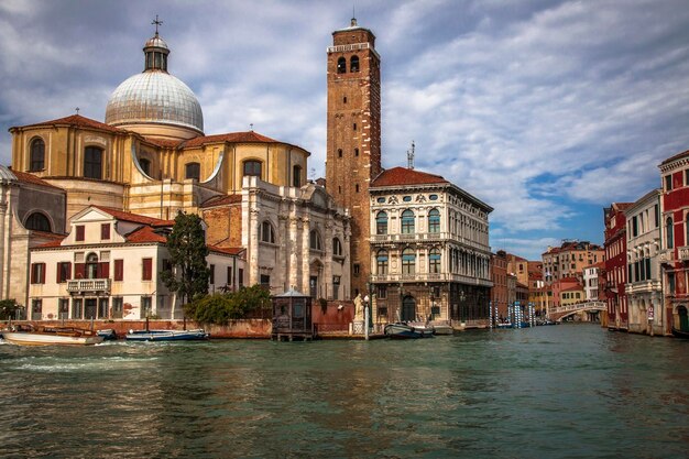 Bellissimo panorama del Canal Grande a Venezia, Italia.