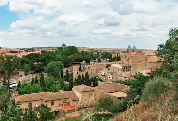 Bellissimo panorama della città vecchia di Toledo