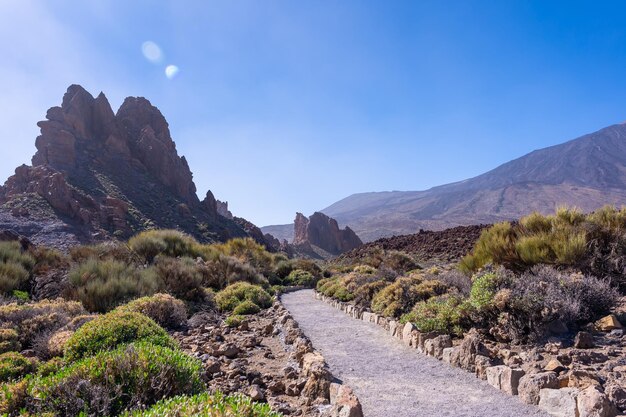 Bellissimo percorso tra i Roques de Gracia e il Roque Cinchado nell'area naturale del Teide nelle Isole Canarie di Tenerife