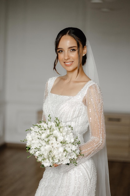 bellissimo ritratto della sposa la sposa con un bellissimo vestito