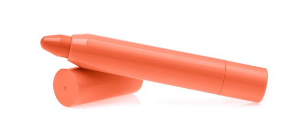bellissimo rossetto arancione isolato su sfondo bianco