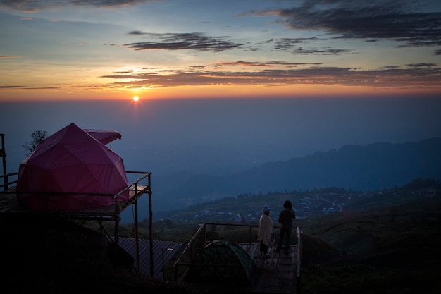 Bellissimo sorgere del sole di phu tubberk destinazione di viaggio più popolare in thailandia