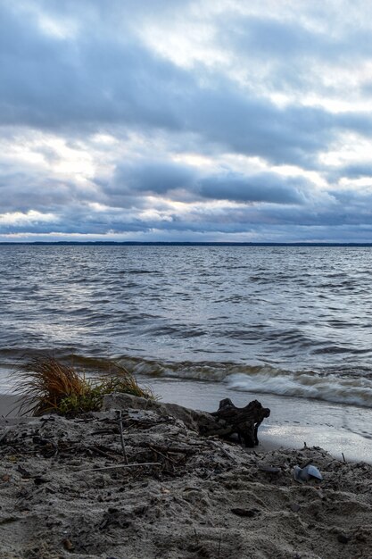 Bellissimo tramonto sul fiume Volga