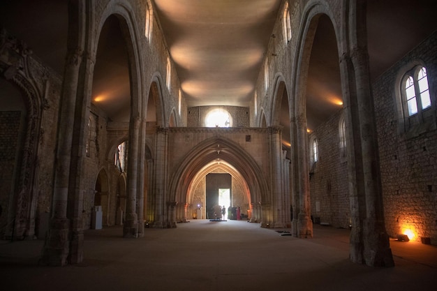 Bello angolo basso di vecchi interni della chiesa