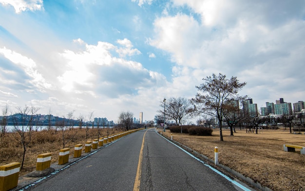 Bello landscpe della strada vuota a Seoul, Corea del Sud.