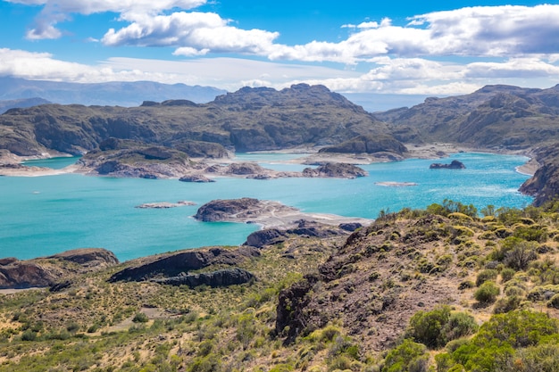 Bello paesaggio del lago e delle montagne Laguna Verde, Cile, Patagonia, Sudamerica