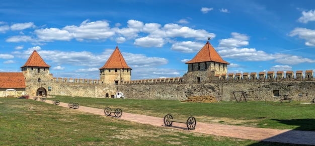 Bender, Moldavia 06.09.2021. Vista interna panoramica della fortezza di Tighina a Bender, Transnistria o Moldavia, in una soleggiata giornata estiva