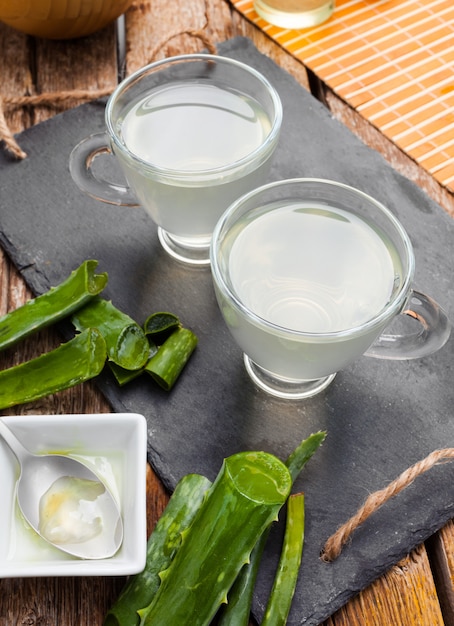 Bere aloe vera e miele.