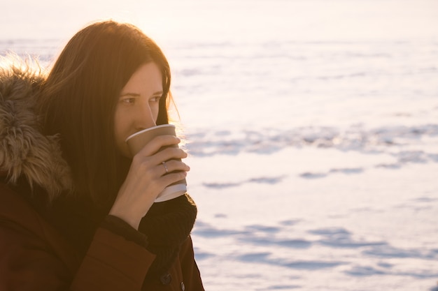 Bere caffè per andare in inverno